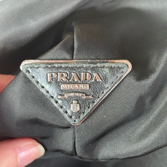 🌟🛍HOST PICK🛍🌟Stunning Reversible Prada leather and nylon bag - Picture 7 of 11
